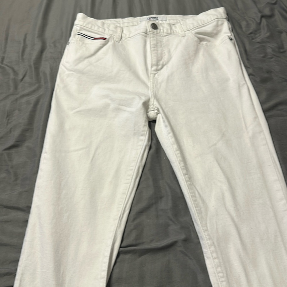 Freshly cleaned Tommy Jeans size 34x30.  White Excellent condition.  Slim fit